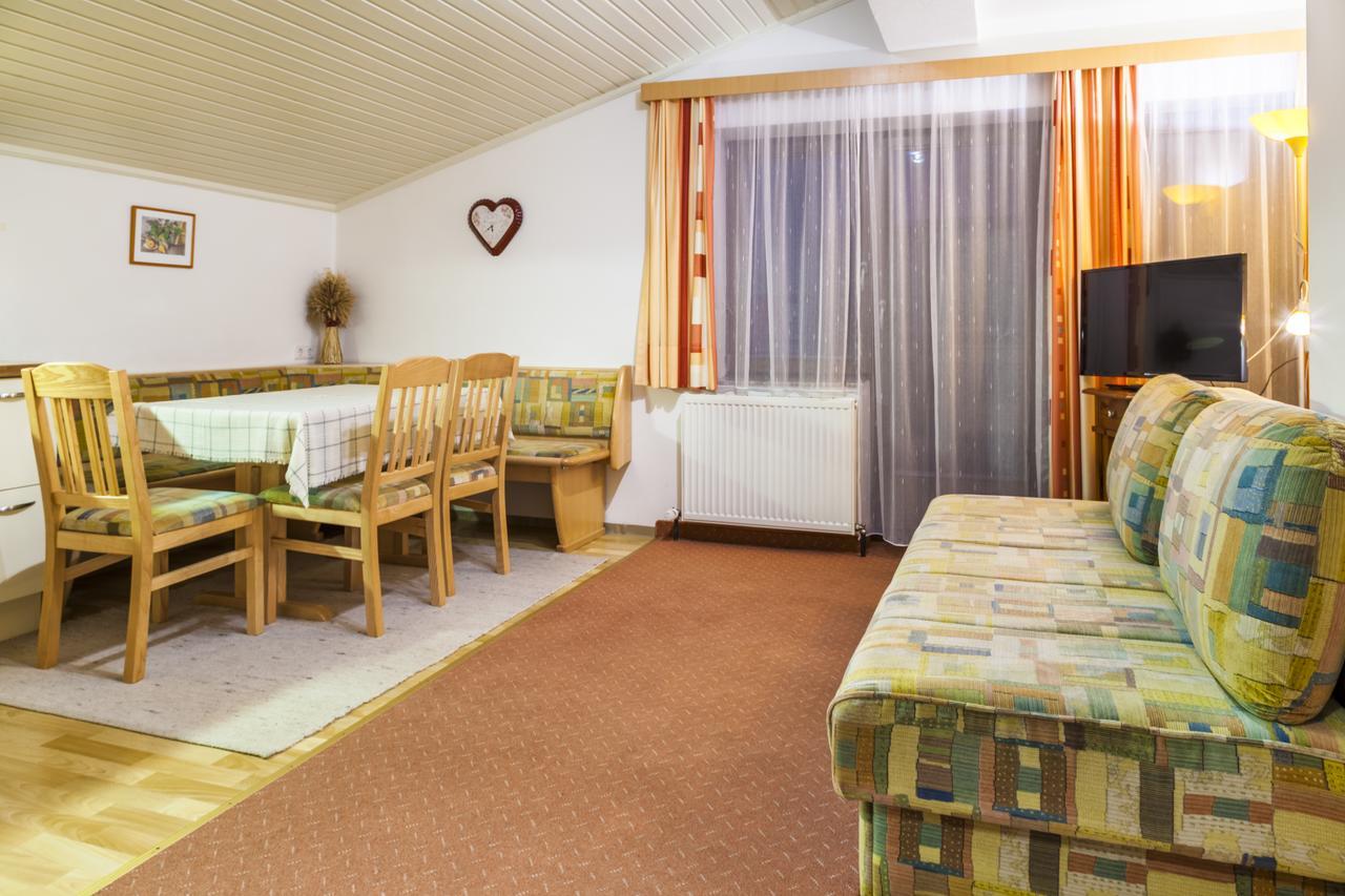 Pension Forsthof Maishofen Buitenkant foto